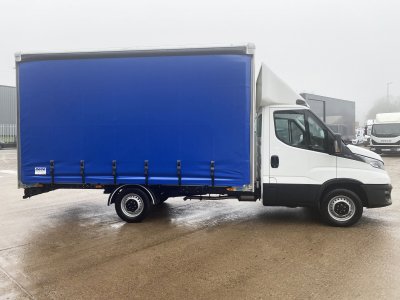 Revolutionising Transport with the Iveco Daily Lightweight Curtain side 3.5 Ton for Radius Vehicle Solutions Case Study